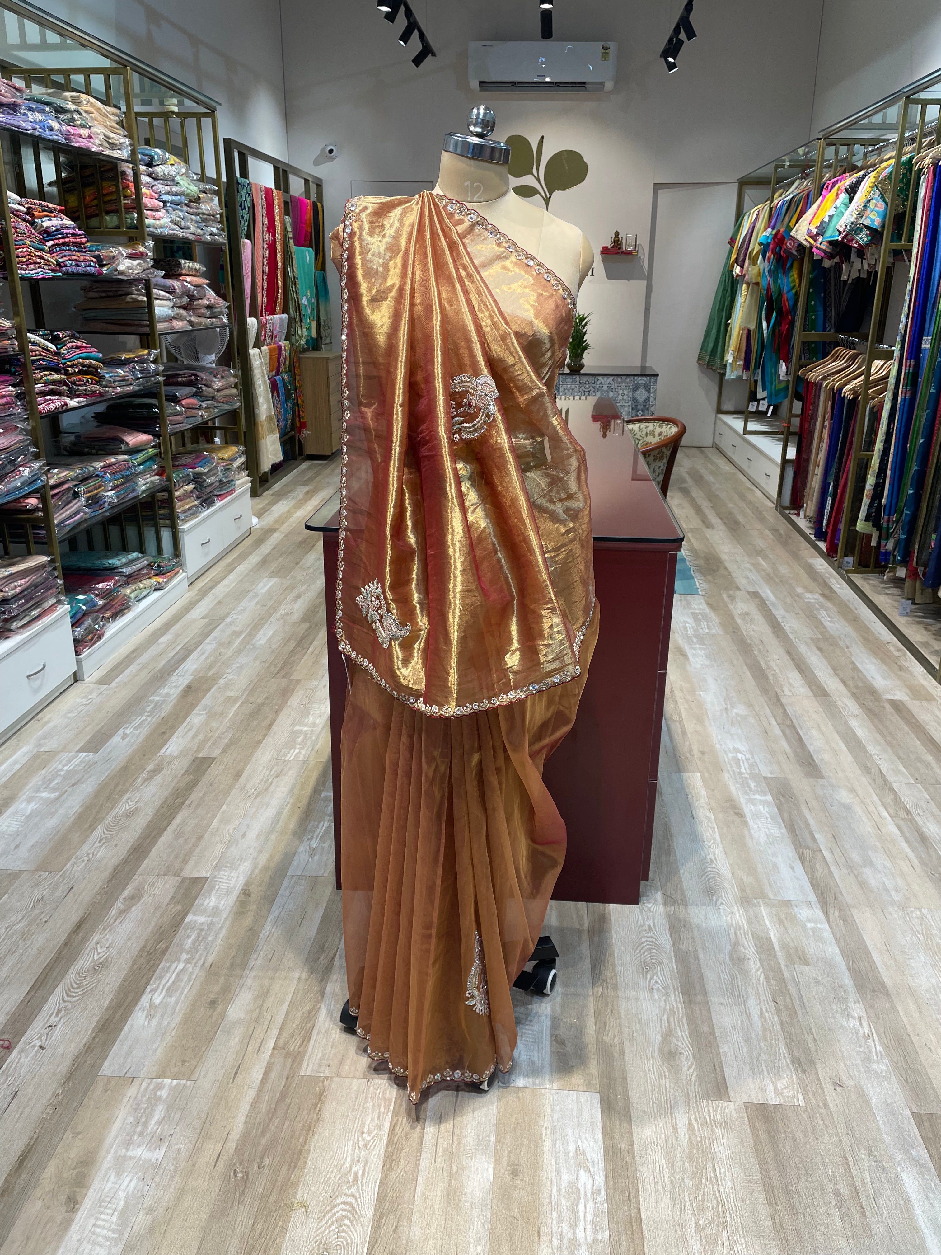 Tissue with hand work (G)