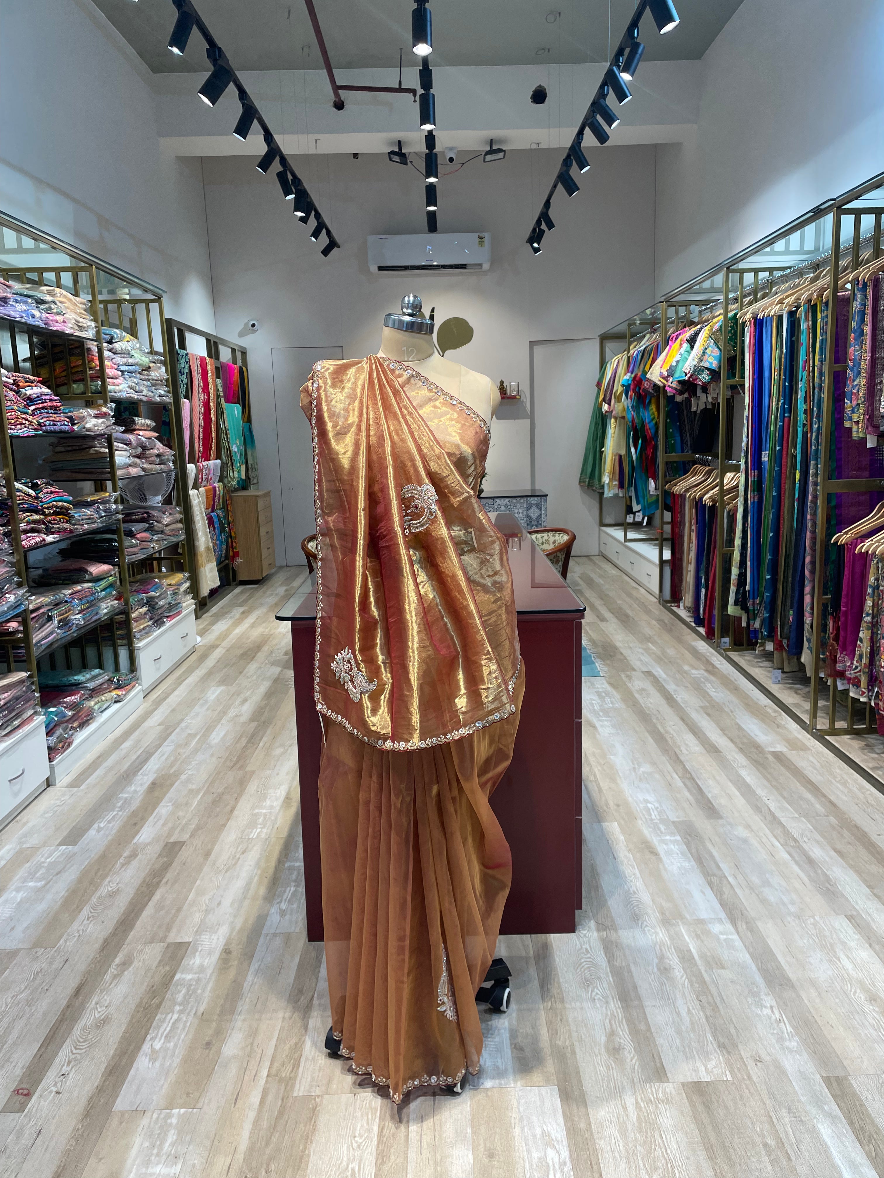 Tissue with hand work (G)